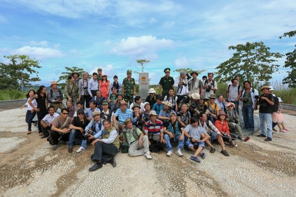 Kết thúc hai ngày thực tế sáng tác tại các huyện Ngọc Hồi, Kon Plong   Kon Tum   NHIẾP ẢNH 365 (4)