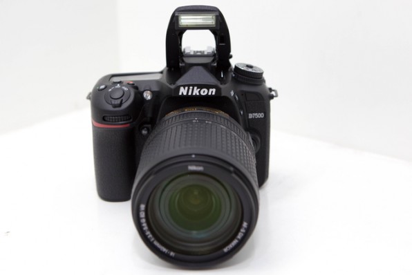 Nikon D7500 về Việt Nam giá 35 triệu đồng (1)