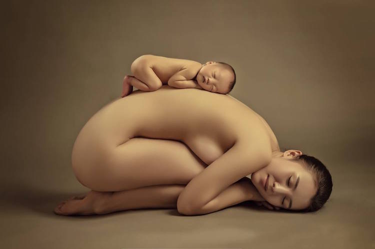 Giải nhất hạng mục con người và chân dung: Tác phẩm Mother and Son – Jiming Lv (Trung Quốc). Khoảnh khắc nhẹ nhàng, chân thực mô tả tình mẫu tử cảm động giữa mẹ và con.