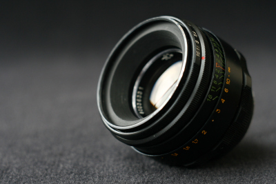 Lens Helios 44-2 sản xuất bởi JOV, chữ số màu